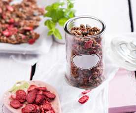 Granola truskawkowo-miętowa