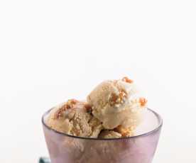 Gelado de caramelo com crocante