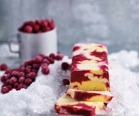 Gelado de manga e baunilha com cereja