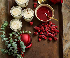 Pudim de aletria com doce de framboesa