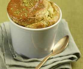 Petit soufflé à la pistache, coeur chocolat