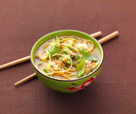 Chinesische Gemüse-Nudel-Suppe mit Yuba