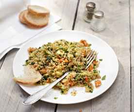 Quinoasalat mit Zucchini und Karotte