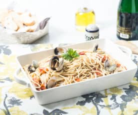 Spaghetti con almejas y vino blanco