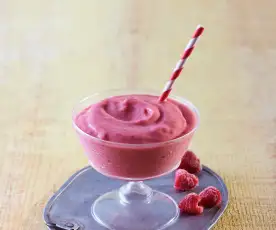 Smoothie de frutos rojos con yogur