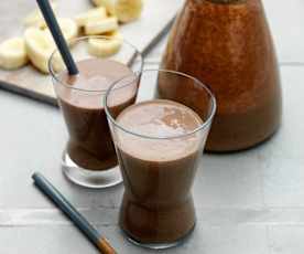 Smoothie bananowe z ziarnami kakaowca