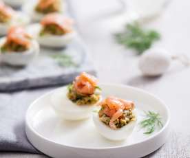 Jajka faszerowane łososiem