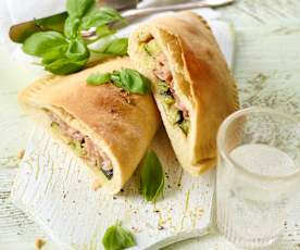 Calzoni mit Gemüse und Schinken