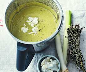 Soupe de poireaux au thym et au fromage frais