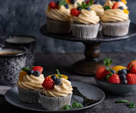 Babeczki z kremem budyniowym i owocami (Papavero)