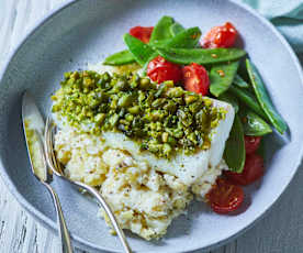 Fisch mit Blumenkohl-Kartoffel-Stampf und Gemüse