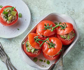 Pomodori ripieni con zucchine alla menta e tonno