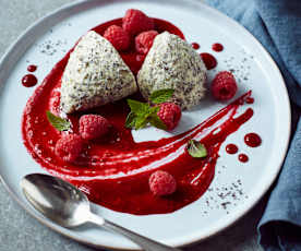 Maková pěna s malinovou omáčkou