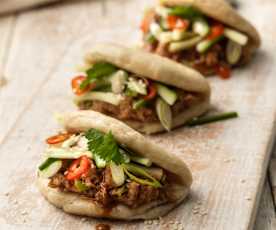 Bao buns με κρέας που περίσσεψε και σάλτσα hoisin