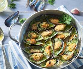 Mejillones rellenos con mantequilla de ajo