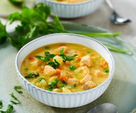 Kartoffel-Kokos-Suppe mit Lachs