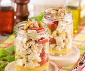 Insalata di tacchino al limone e noci in vasetto