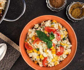 Cuscús de coliflor y verduras crudivegano