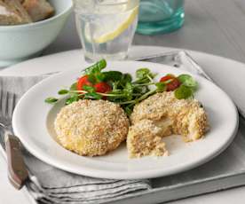 Lachsbratlinge mit Gruyère und Salat