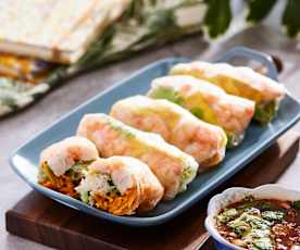 Spring Roll with Tangy Sauce