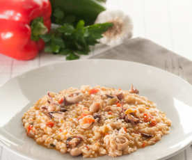 Arroz con pimientos y chipirones