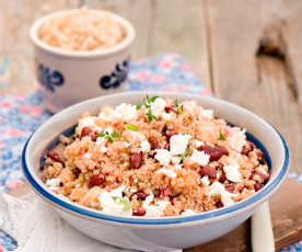 Fazolový salát s quinoou a sýrem