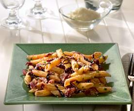 Penne lisce à la sauce tomate et radicchio