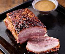 Rôti croustillant avec sauce à la bière pur malt