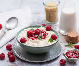 Kokosowa jaglanka z malinami