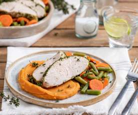Ziołowy filet z indyka z marchewką i fasolką oraz purée z ziemniaków i batatów