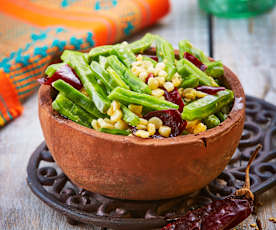 Nopalitos con guajillo y elote