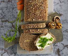 Karotten-Walnuss-Brot