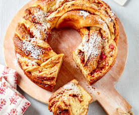 Rhabarber-Swirl-Hefegebäck