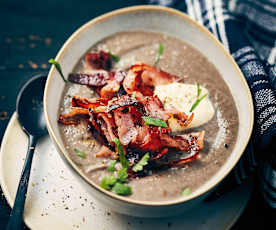 Soupe de champignons marrons-bacon