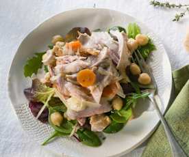 Ensalada de pollo en escabeche con garbanzos