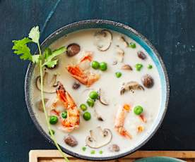 Kokossuppe mit Garnelen