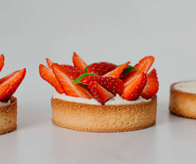 Jahodová tartaletka s bazalkovým krémem