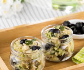 Insalata di quinoa, zucchine e seitan in vasetto