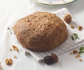 Pane integrale con fichi e noci