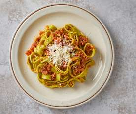 Tagliatelle verdi con ragù di culatello