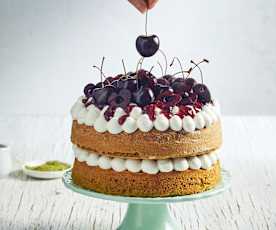 Sponge cake al tè matcha e ciliegie