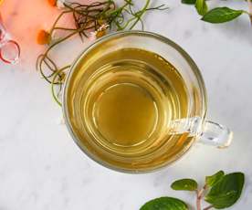 Infusión de manzanilla con menta