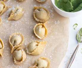 Tortellini com recheio de espinafres e ricota