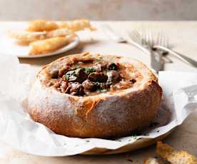 Pain garni de ragoût de veau