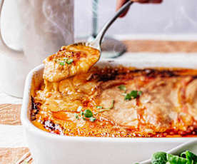 Gratin de pomme de terre, chorizo, reblochon et béchamel à la tomate