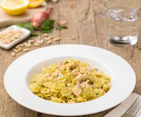 Farfalle al salmone e pinoli