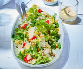 Salat mit Artischocken und Kapern-Ei-Dressing