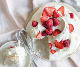 Grande pavlova fruits rouges et amandes