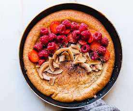 Panqueca de arroz no forno com morangos