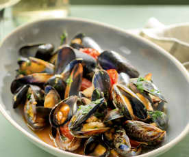 Moules à la sauce tomate épicée